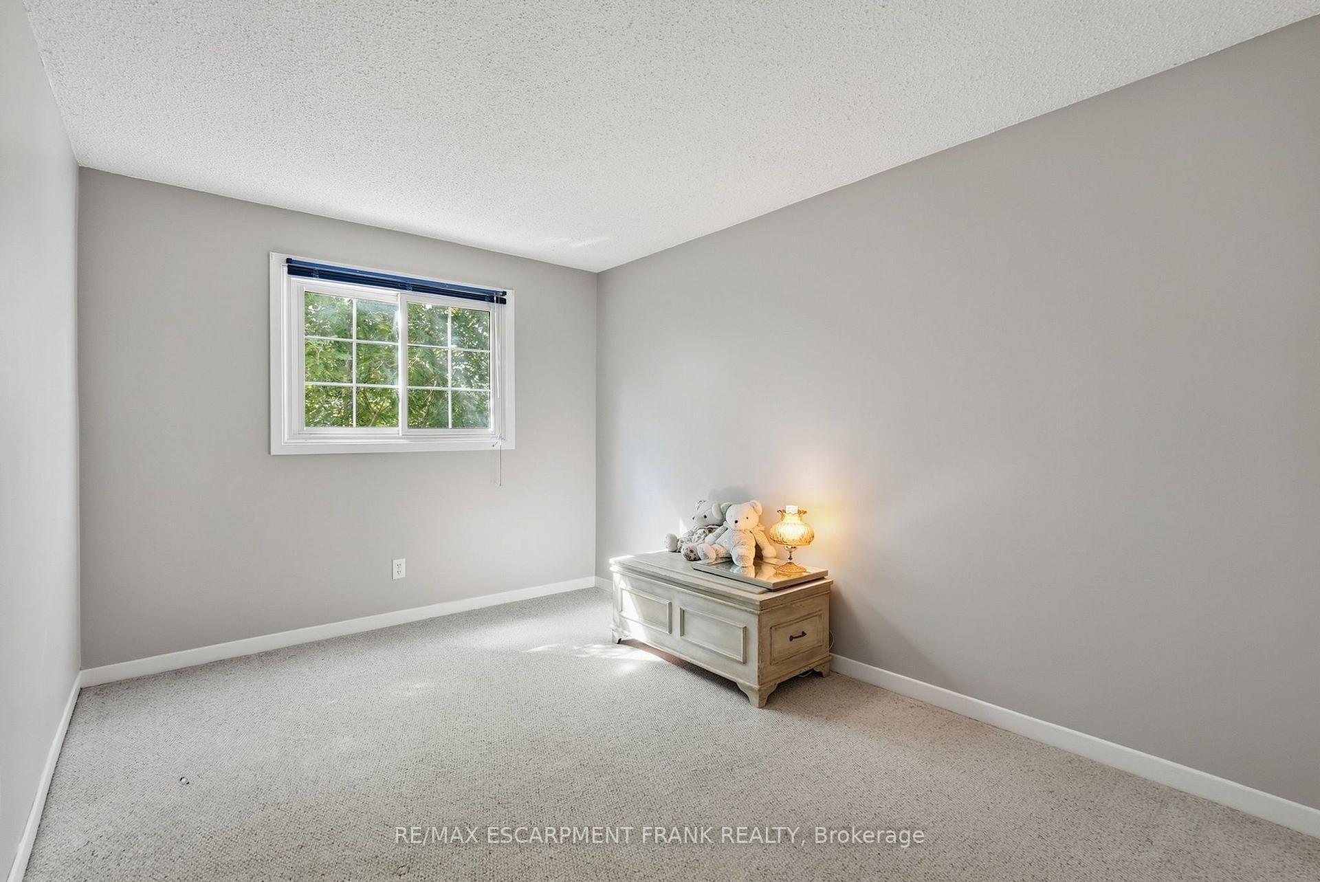Photo 32 of 471 Knightsbridge Crescent, Hamilton, Ancaster — HOMEH