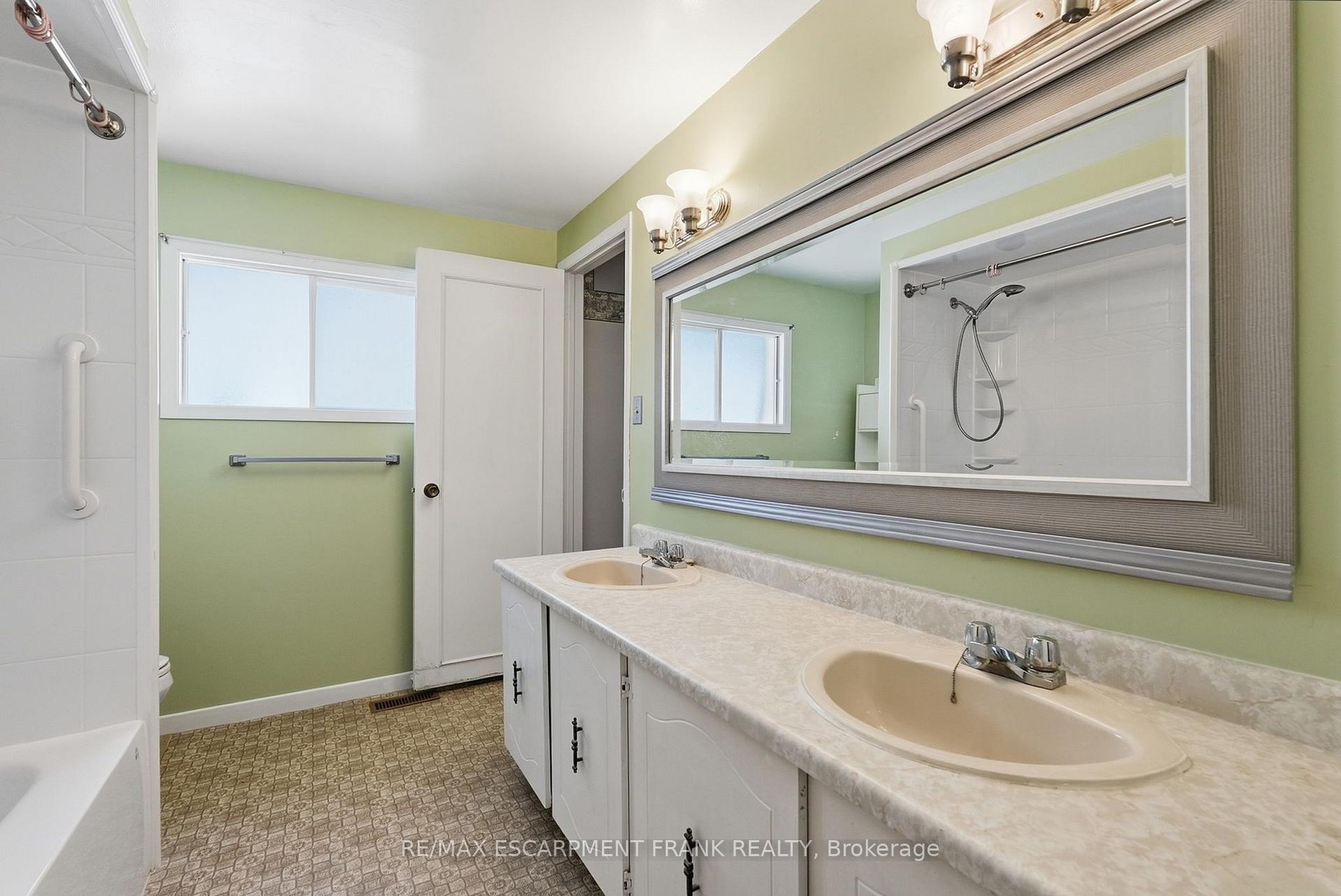 Photo 37 of 471 Knightsbridge Crescent, Hamilton, Ancaster — HOMEH