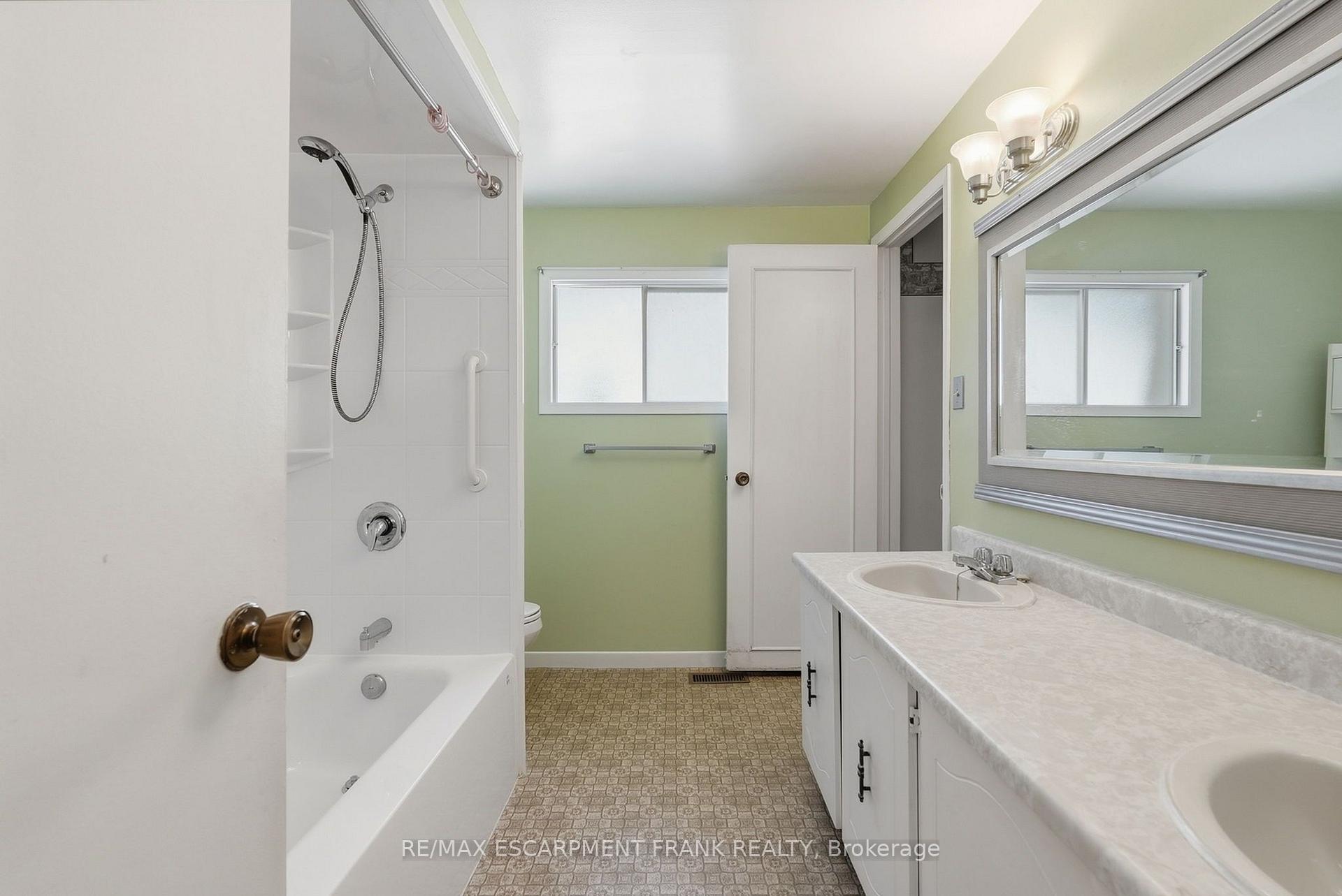 Photo 38 of 471 Knightsbridge Crescent, Hamilton, Ancaster — HOMEH