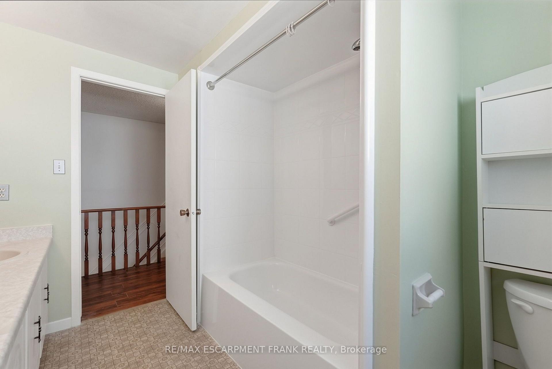 Photo 39 of 471 Knightsbridge Crescent, Hamilton, Ancaster — HOMEH