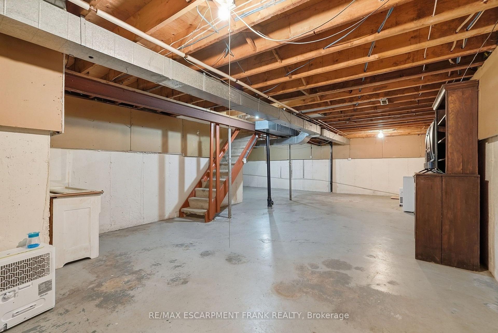 Photo 42 of 471 Knightsbridge Crescent, Hamilton, Ancaster — HOMEH