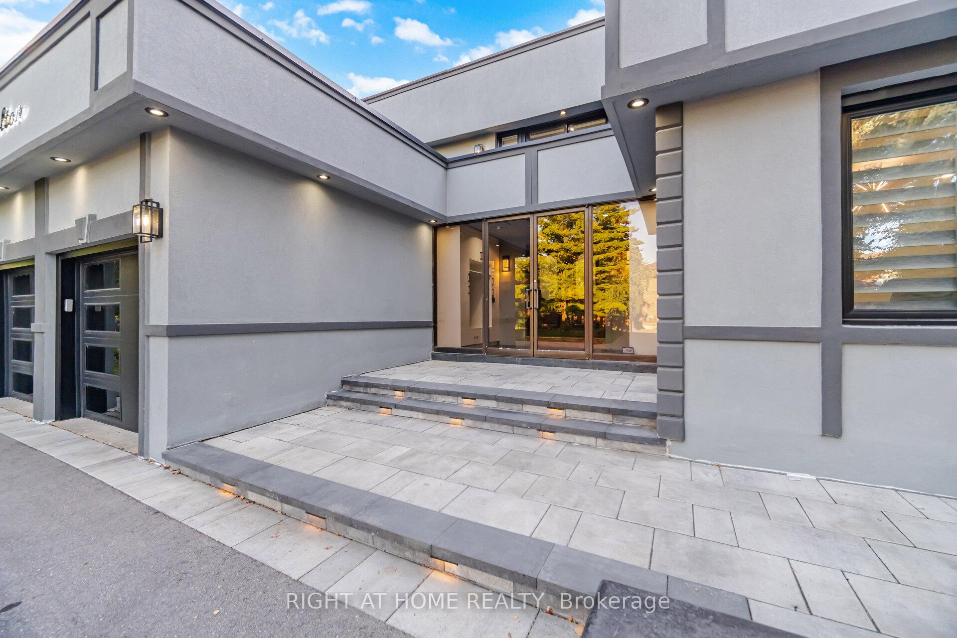 Photo 2 of 32 Colton Crescent S, Vaughan, Islington Woods — HOMEH