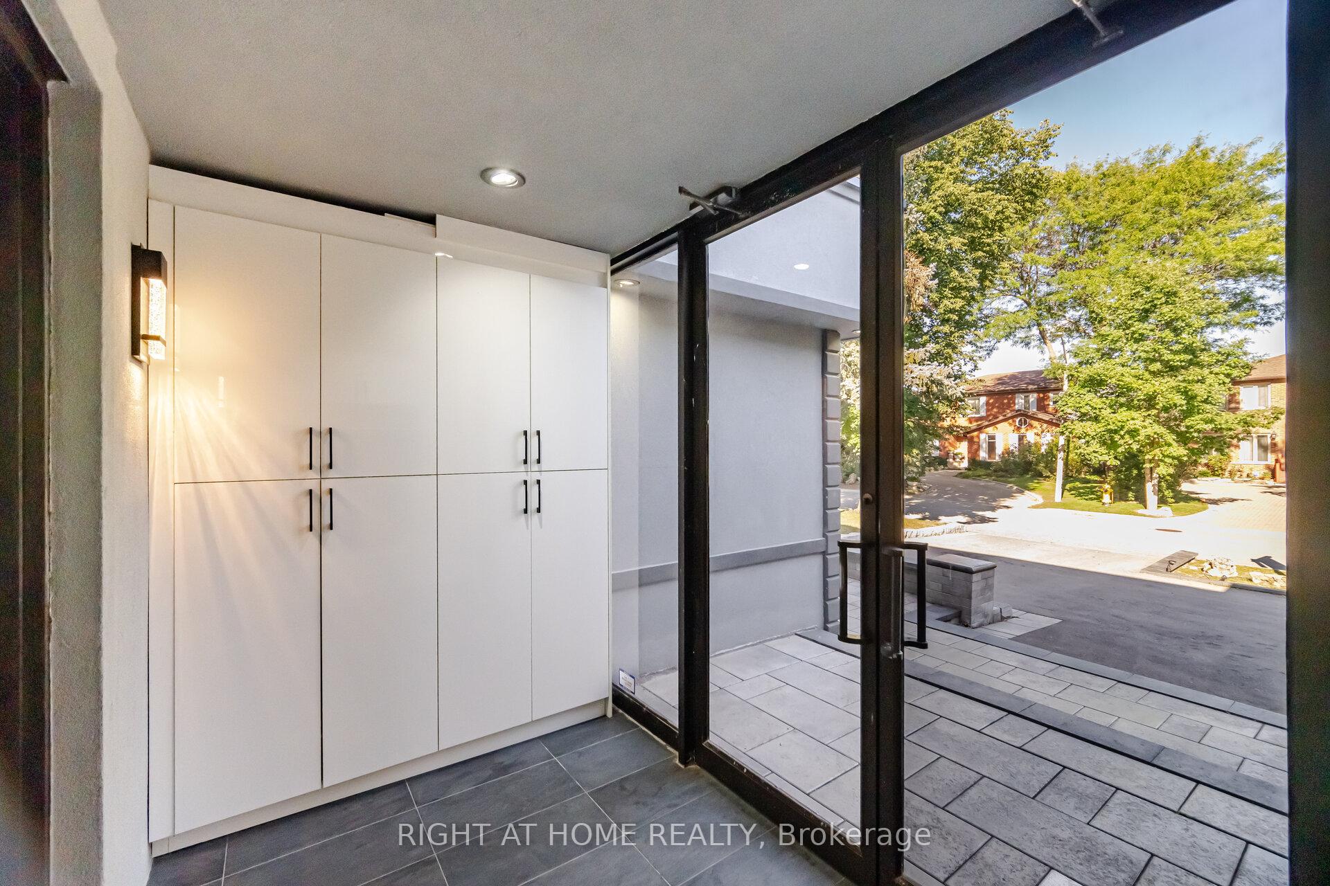 Photo 3 of 32 Colton Crescent S, Vaughan, Islington Woods — HOMEH