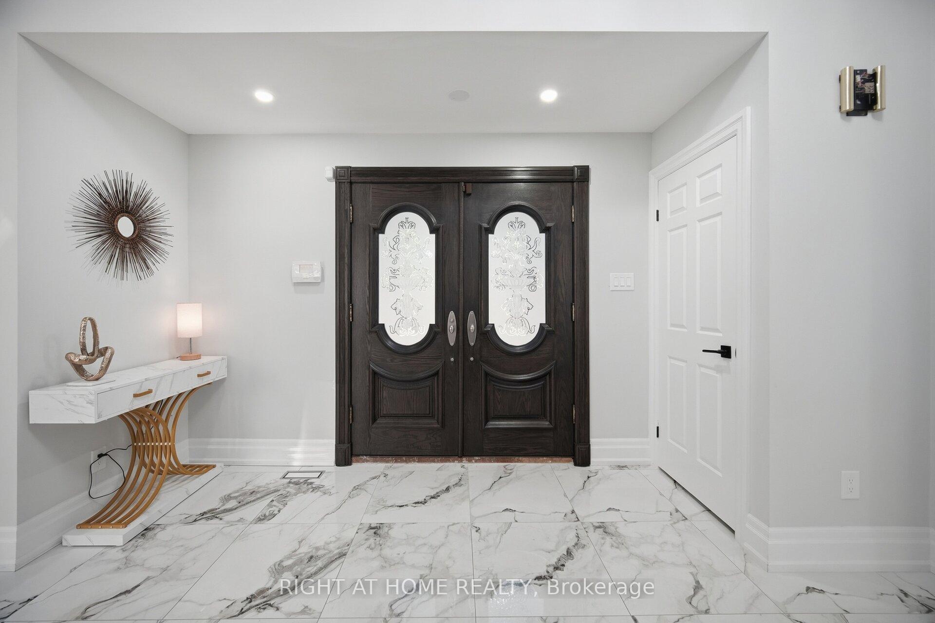 Photo 4 of 32 Colton Crescent S, Vaughan, Islington Woods — HOMEH