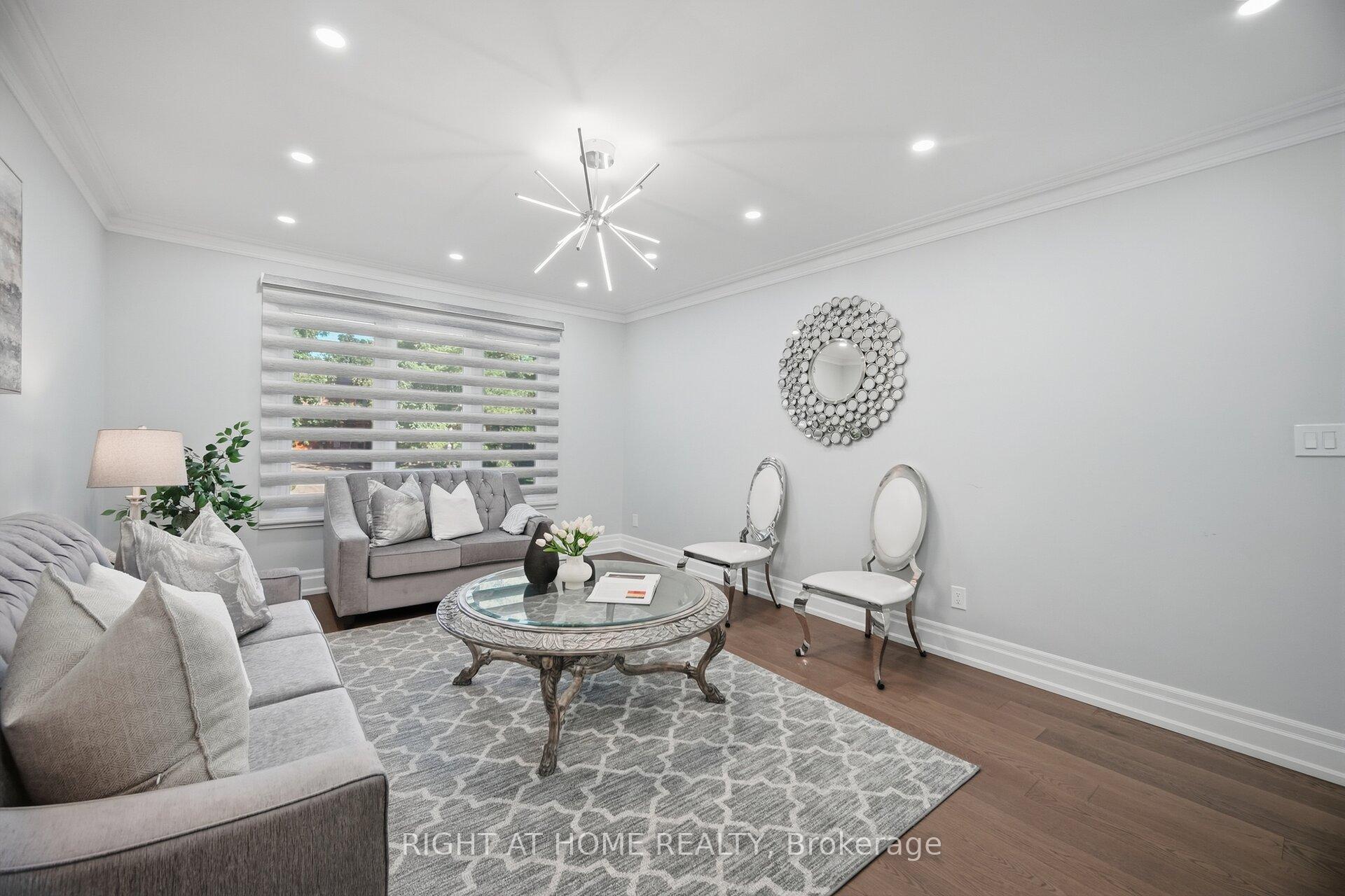 Photo 8 of 32 Colton Crescent S, Vaughan, Islington Woods — HOMEH