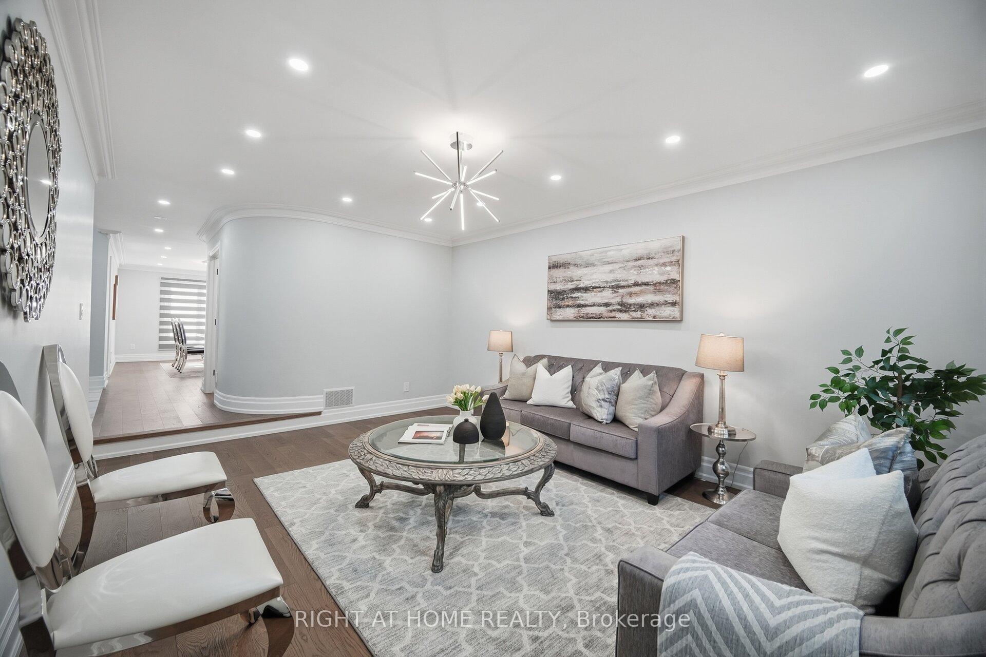 Photo 9 of 32 Colton Crescent S, Vaughan, Islington Woods — HOMEH