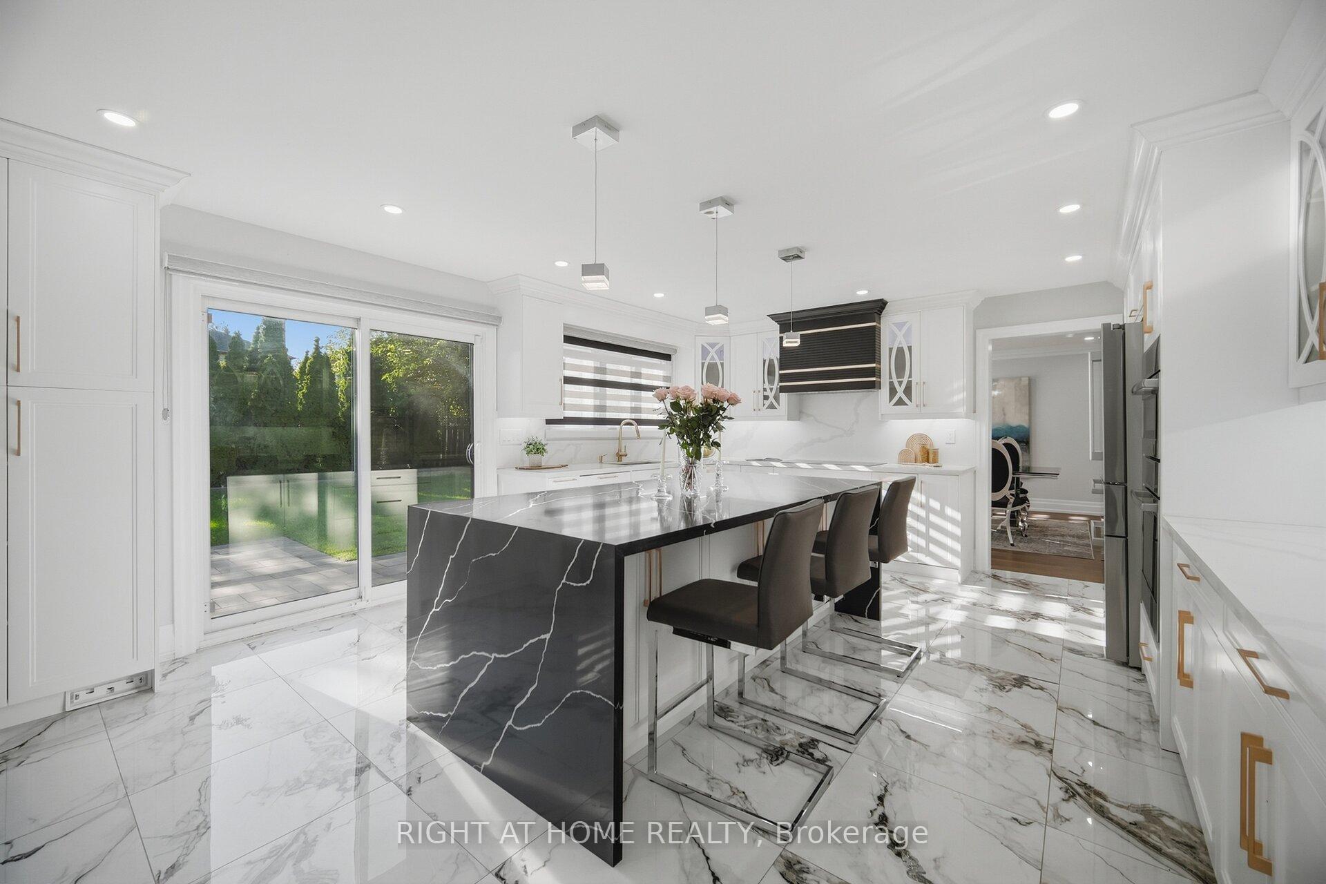 Photo 14 of 32 Colton Crescent S, Vaughan, Islington Woods — HOMEH