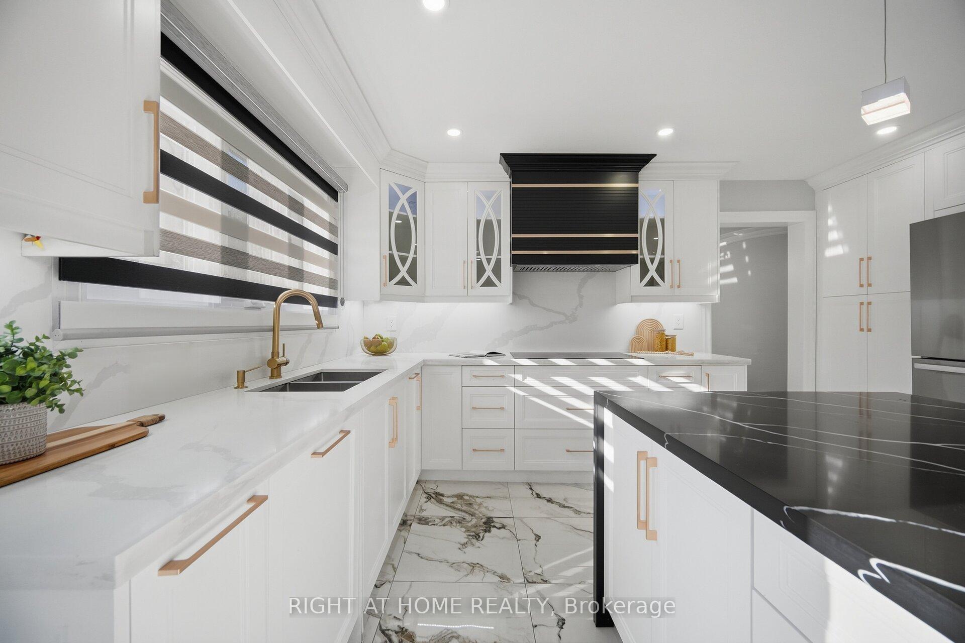 Photo 15 of 32 Colton Crescent S, Vaughan, Islington Woods — HOMEH
