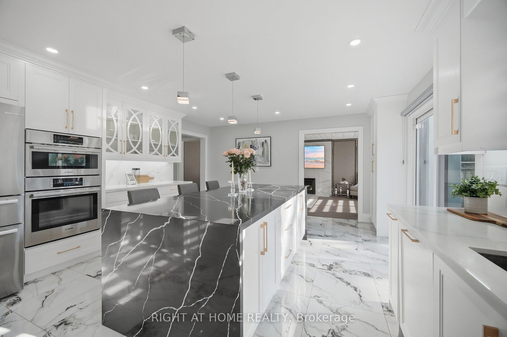 Photo 16 of 32 Colton Crescent S, Vaughan, Islington Woods — HOMEH