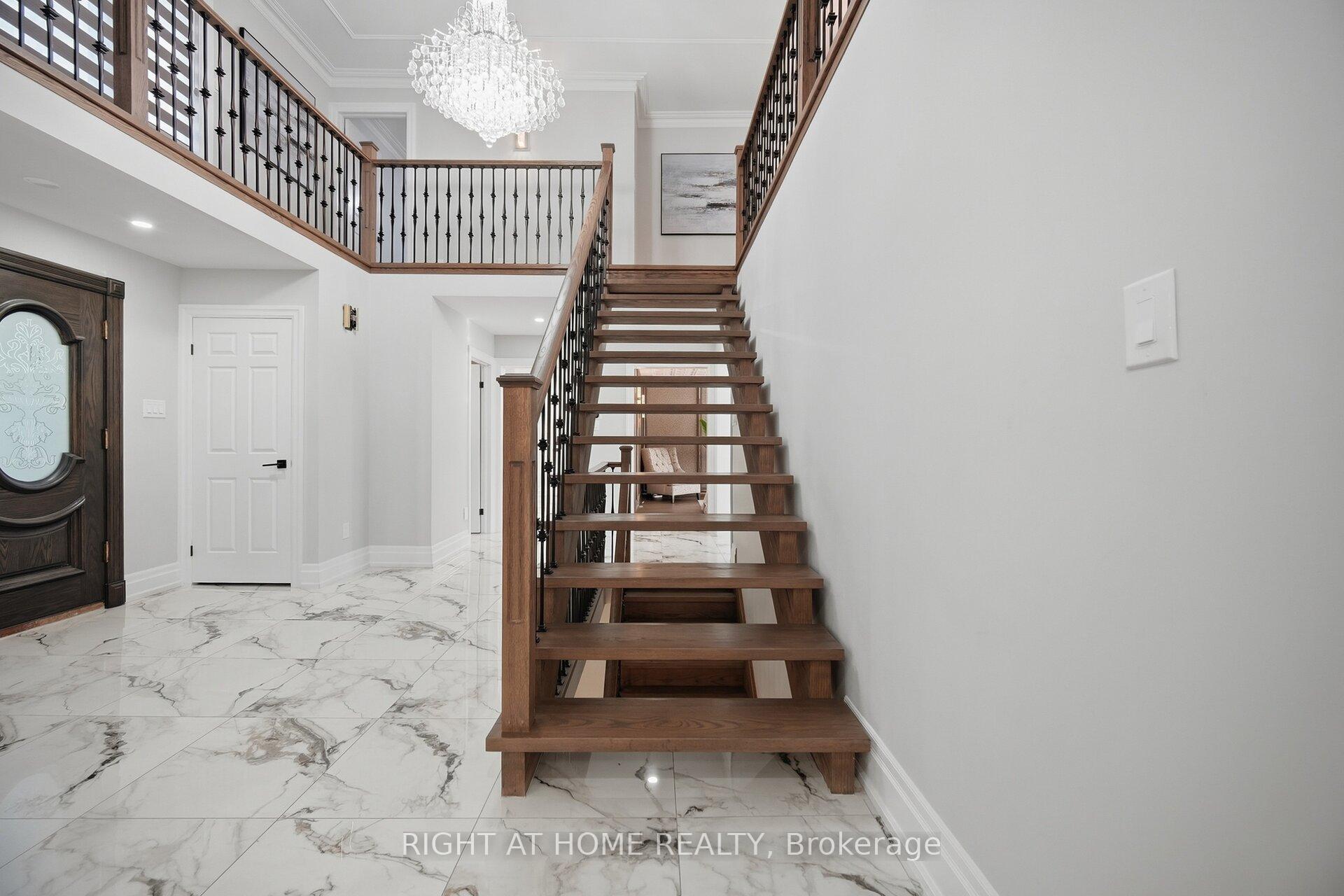 Photo 22 of 32 Colton Crescent S, Vaughan, Islington Woods — HOMEH