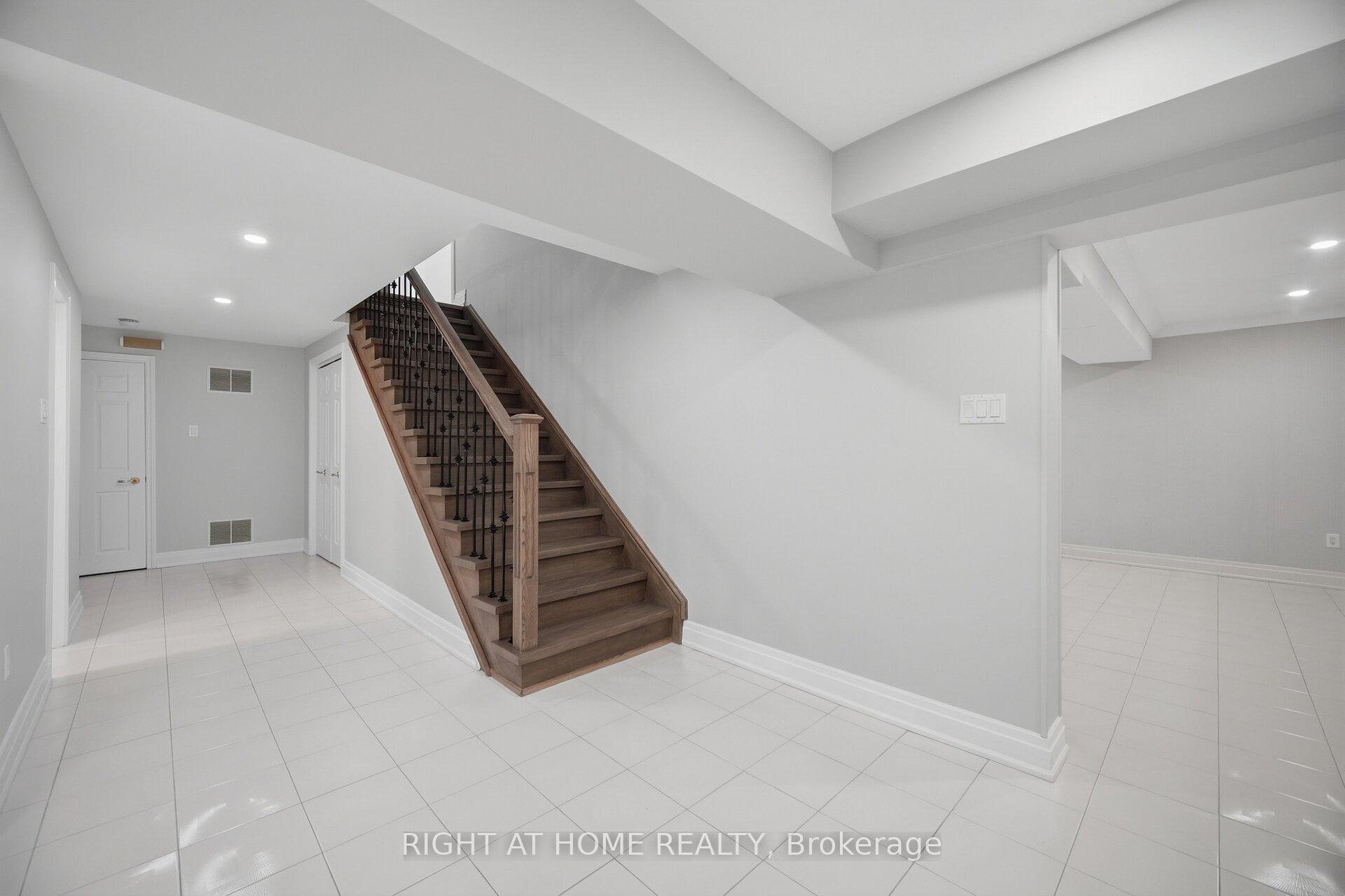 Photo 38 of 32 Colton Crescent S, Vaughan, Islington Woods — HOMEH