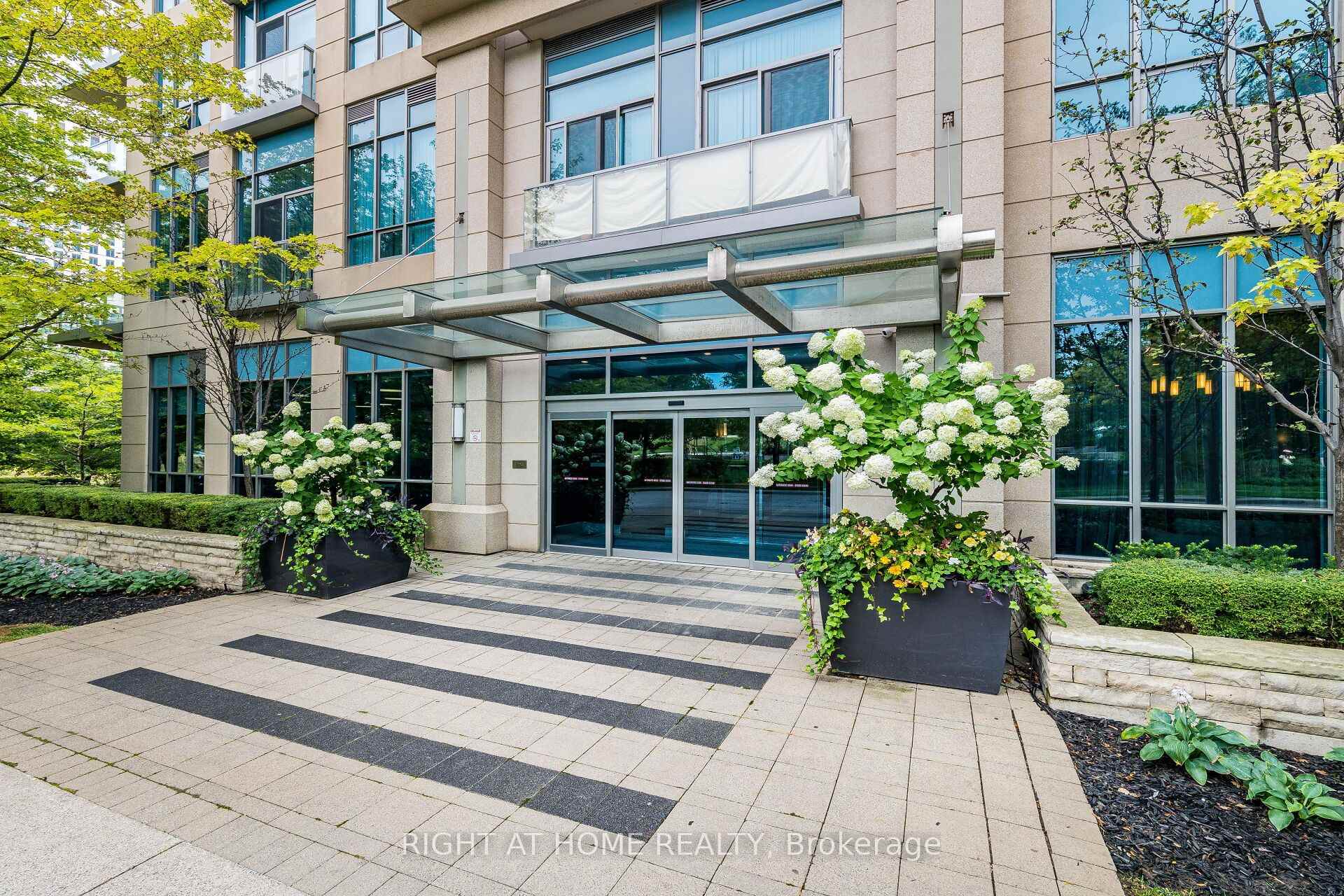 Photo 3 of Unit 2702, 15 Viking Lane, Etobicoke, Islington-City Centre West — HOMEH