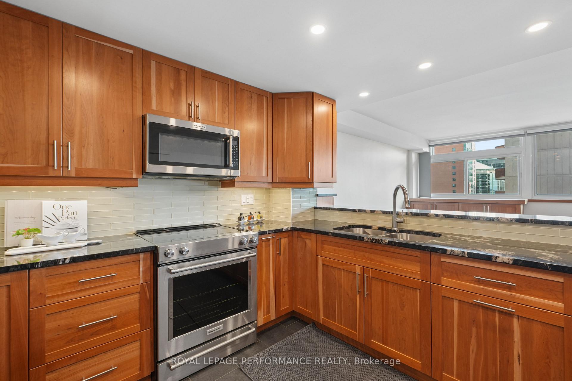 Photo 20 of Unit 1706, 500 Laurier Avenue W, Ottawa, Ottawa Centre — HOMEH