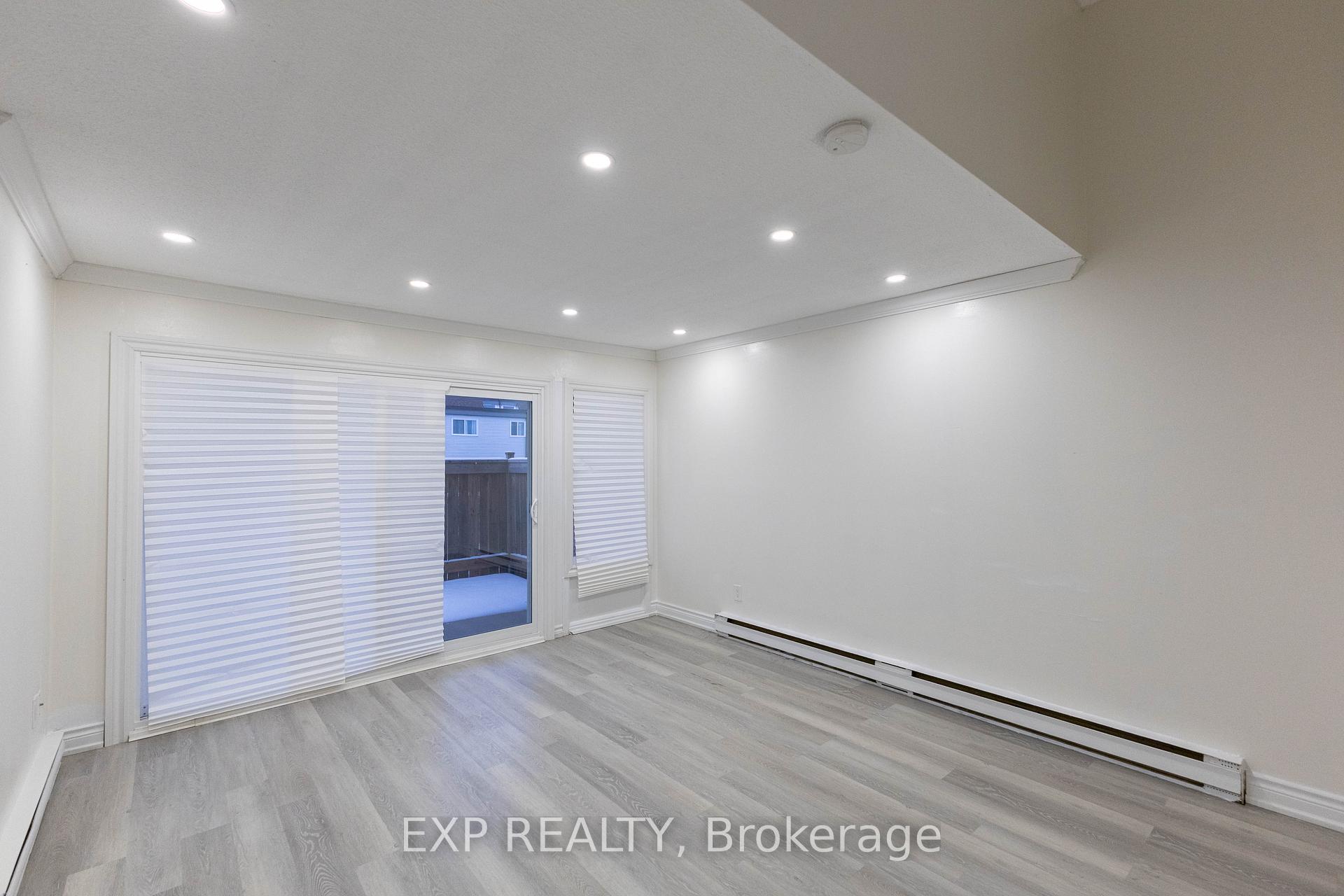 Photo 3 of Unit 120, 248 Milestone Crescent, Aurora, Aurora Village — HOMEH