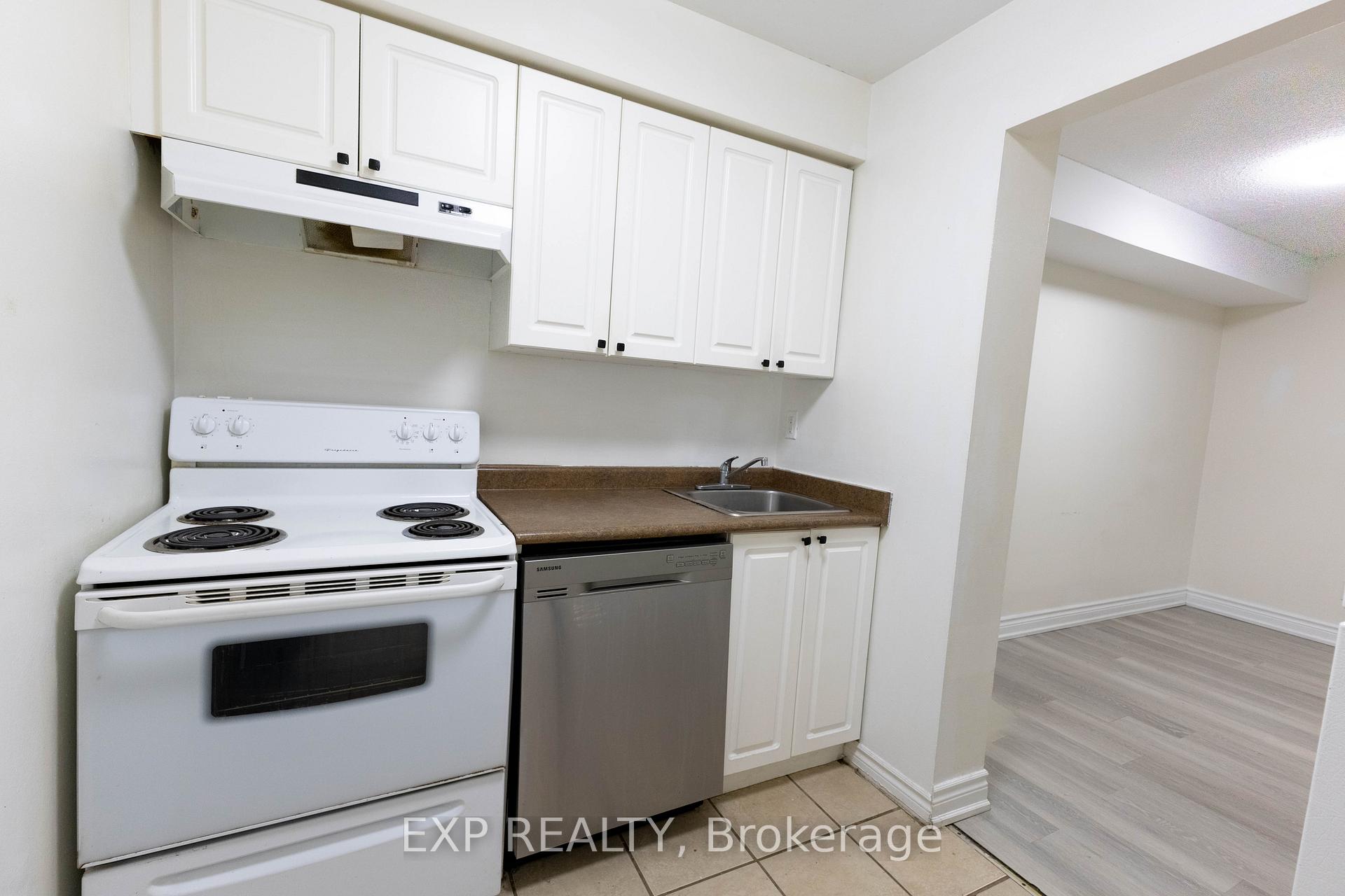 Photo 5 of Unit 120, 248 Milestone Crescent, Aurora, Aurora Village — HOMEH