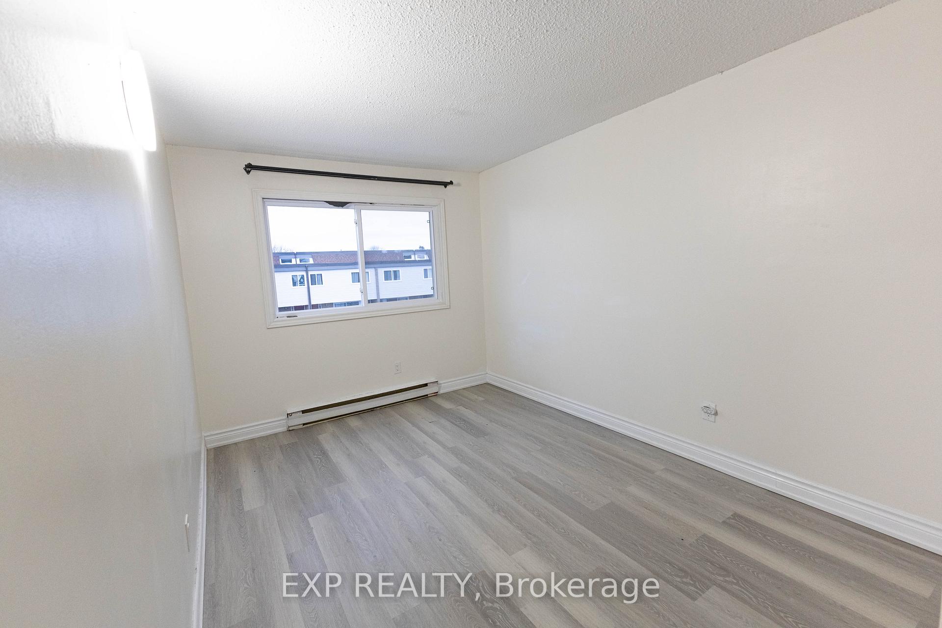 Photo 9 of Unit 120, 248 Milestone Crescent, Aurora, Aurora Village — HOMEH