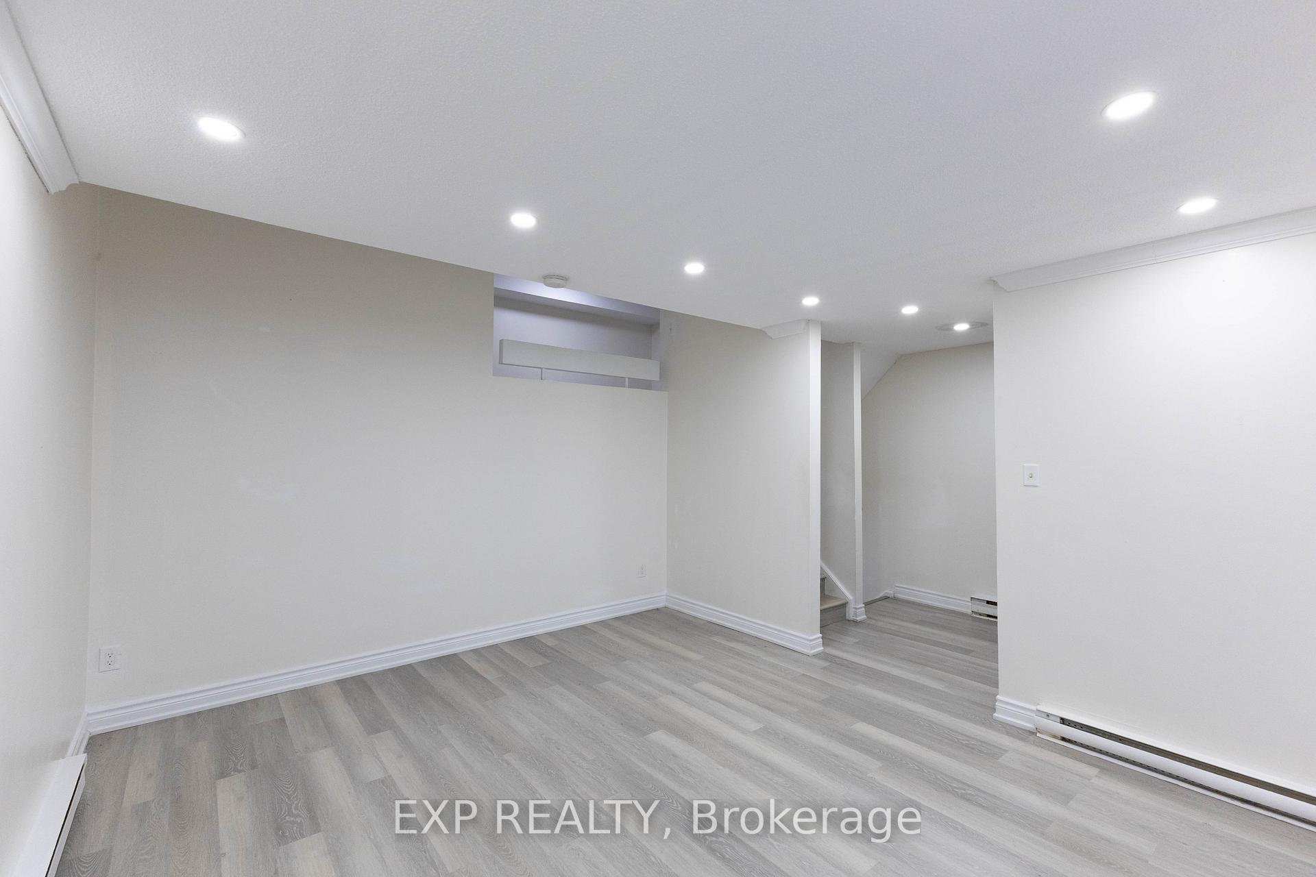 Photo 14 of Unit 120, 248 Milestone Crescent, Aurora, Aurora Village — HOMEH