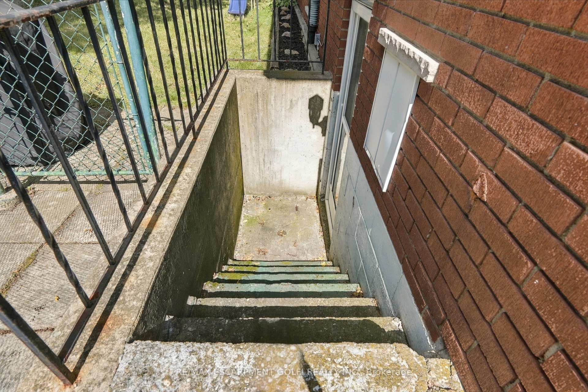 Photo 100 of 180 Terrace Drive, Hamilton, Balfour — HOMEH