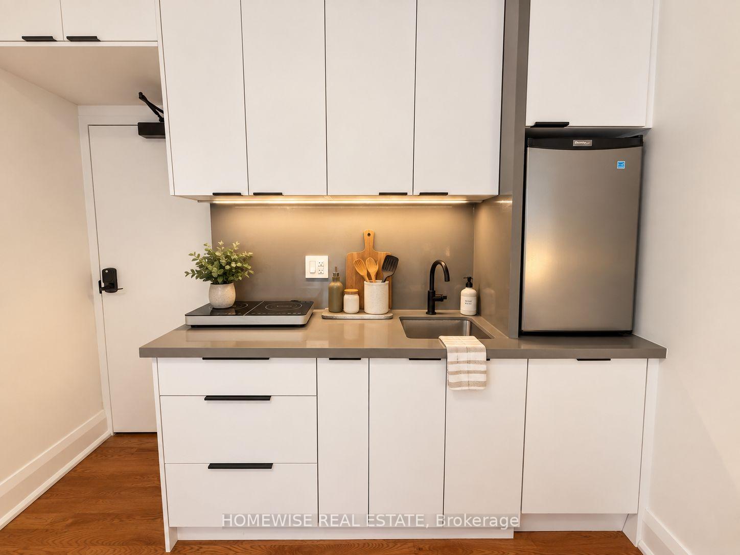 Photo 2 of Unit 105, 5 High Park Boulevard, Toronto, High Park-Swansea — HOMEH