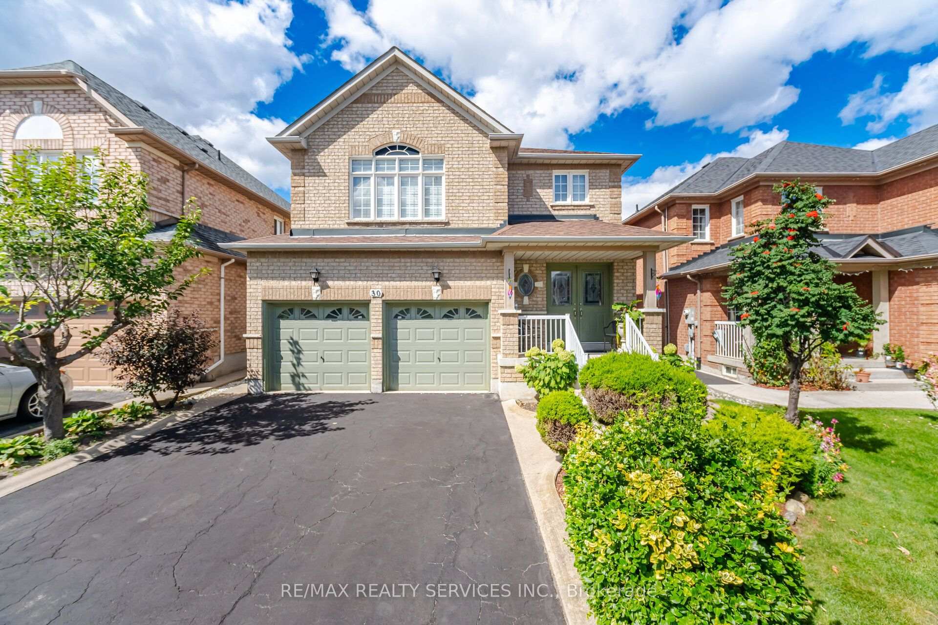 Photo 2 of 30 Maple Beach Crescent, Brampton, Fletcher's Meadow — HOMEH