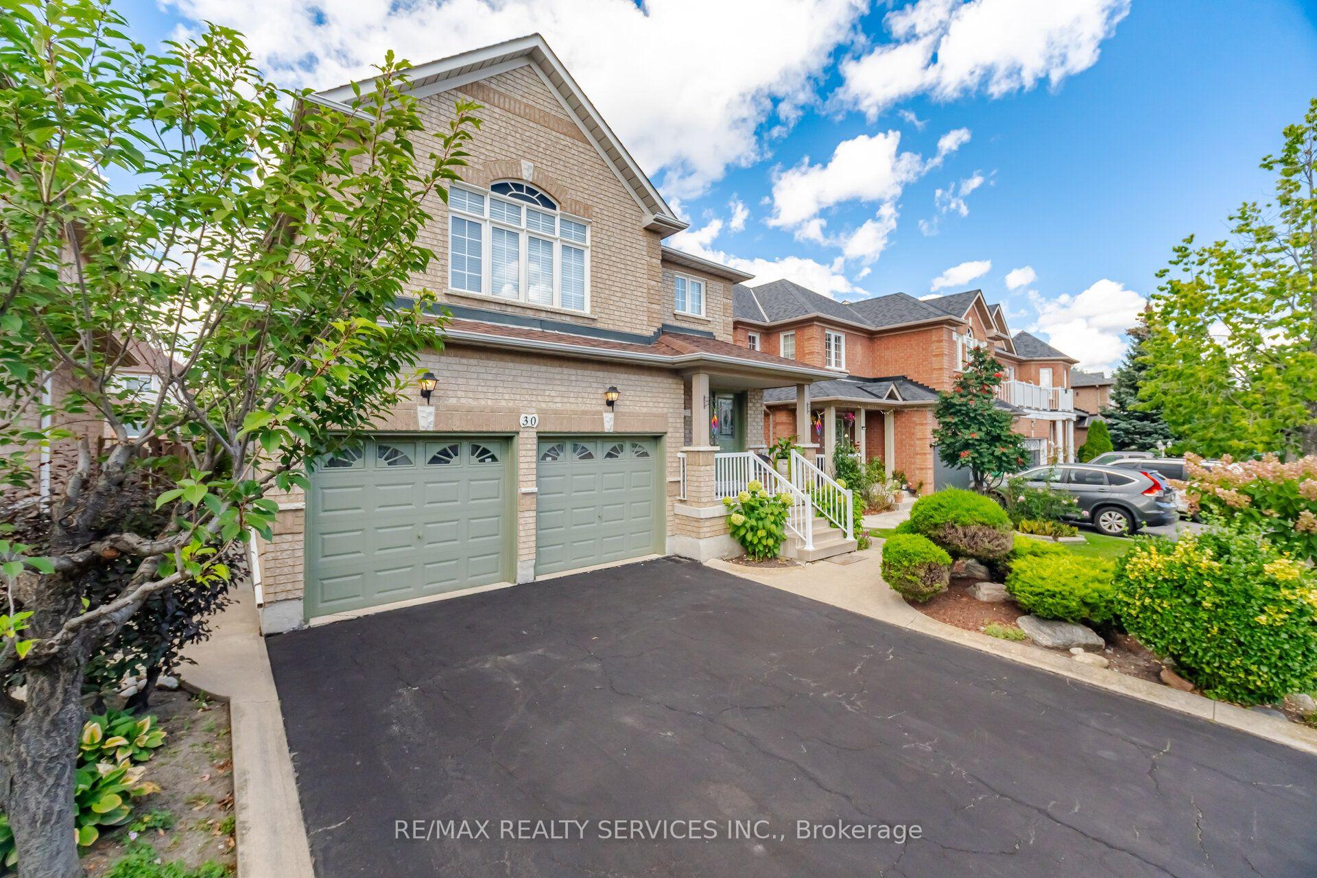 Photo 4 of 30 Maple Beach Crescent, Brampton, Fletcher's Meadow — HOMEH
