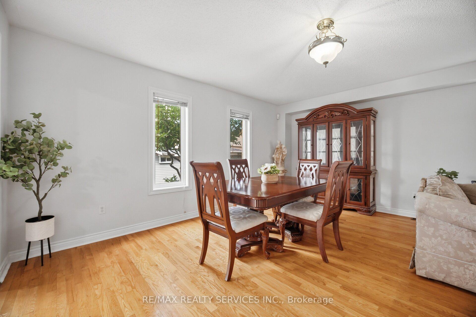 Photo 12 of 30 Maple Beach Crescent, Brampton, Fletcher's Meadow — HOMEH