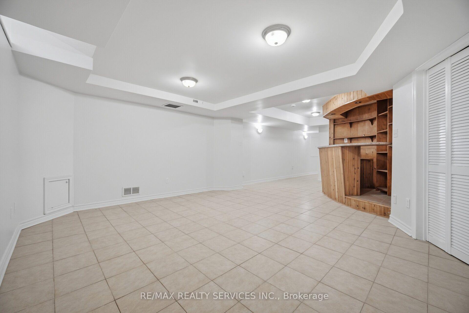 Photo 34 of 30 Maple Beach Crescent, Brampton, Fletcher's Meadow — HOMEH