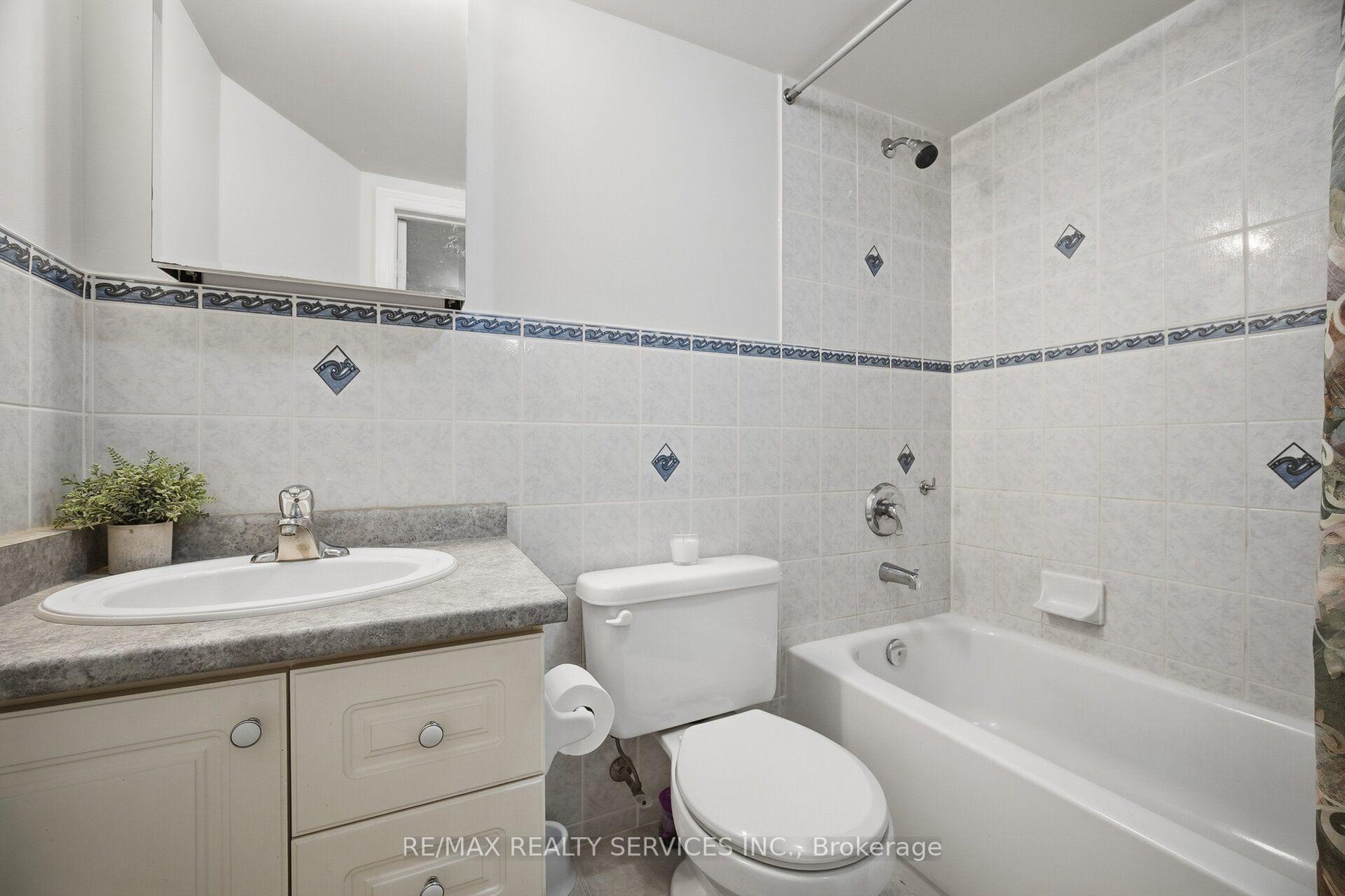 Photo 38 of 30 Maple Beach Crescent, Brampton, Fletcher's Meadow — HOMEH