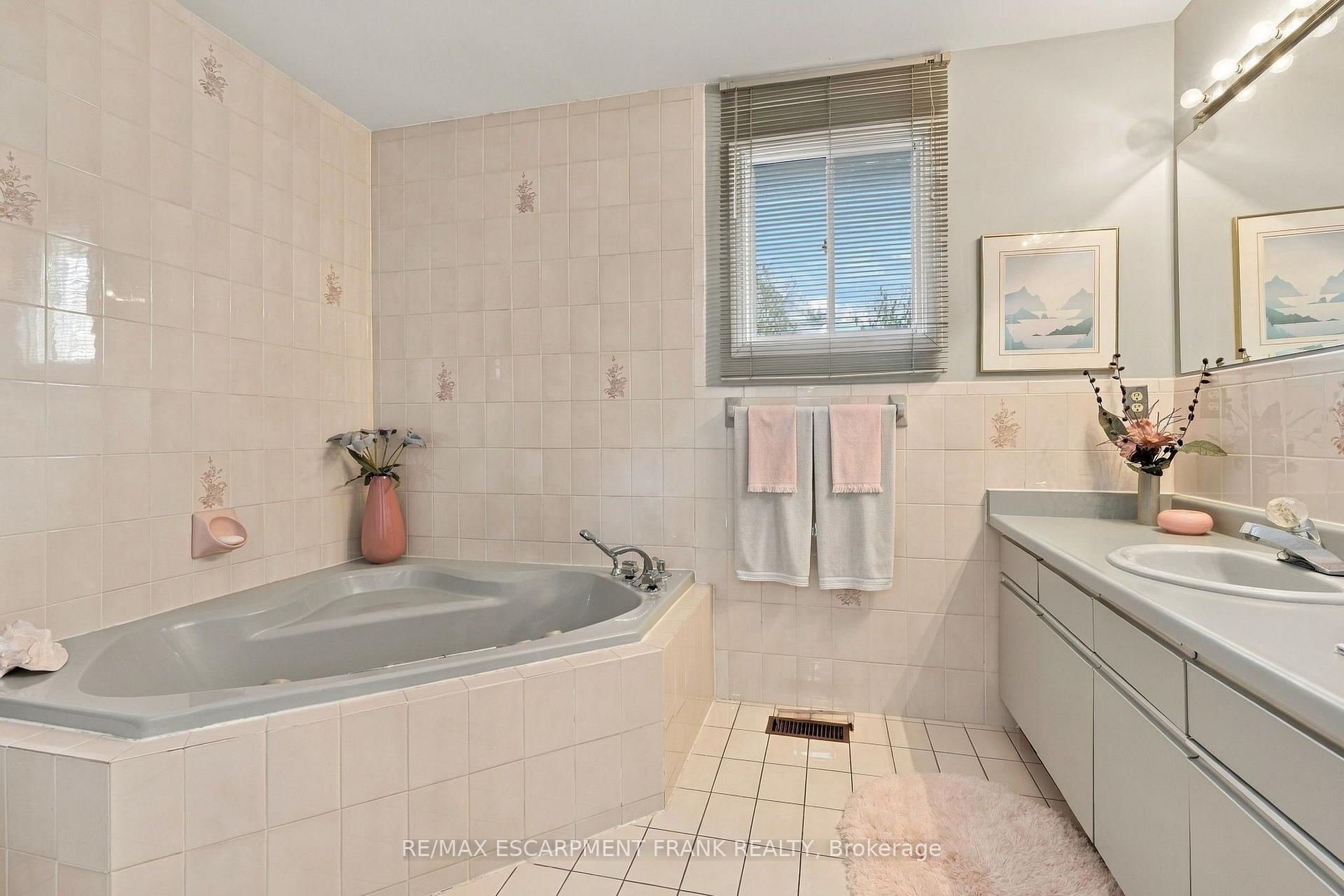 Photo 32 of 7 Argon Court, Hamilton, Gilkson — HOMEH