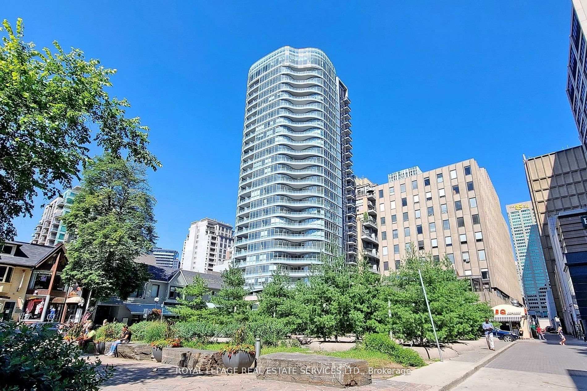 Photo 2 of Unit 808, 88 Cumberland Street, Toronto, The Annex — HOMEH