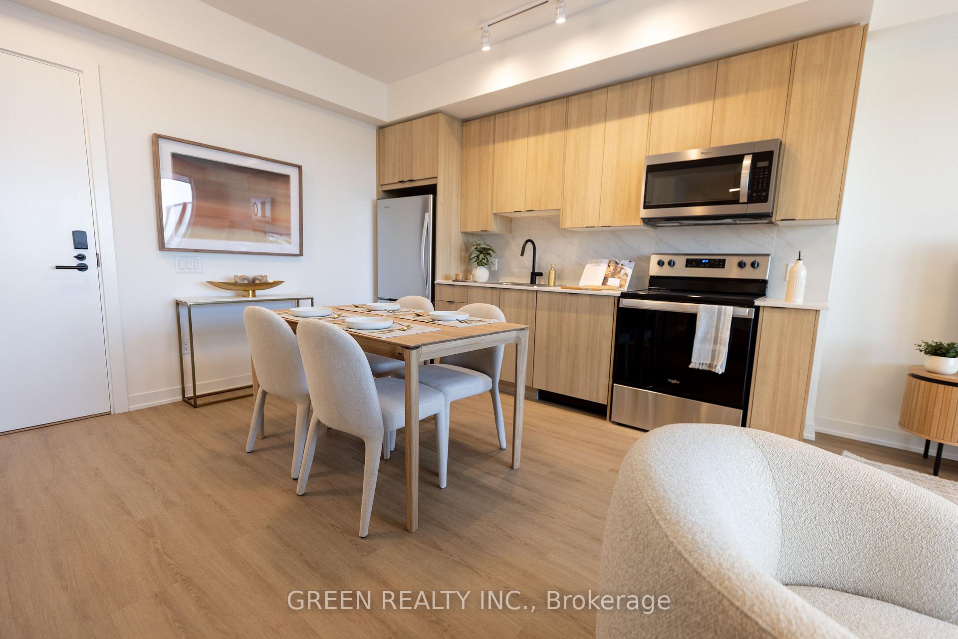 Photo 2 of Unit 1903, 17645 Yonge Street, Newmarket, Huron Heights-Leslie Valley — HOMEH