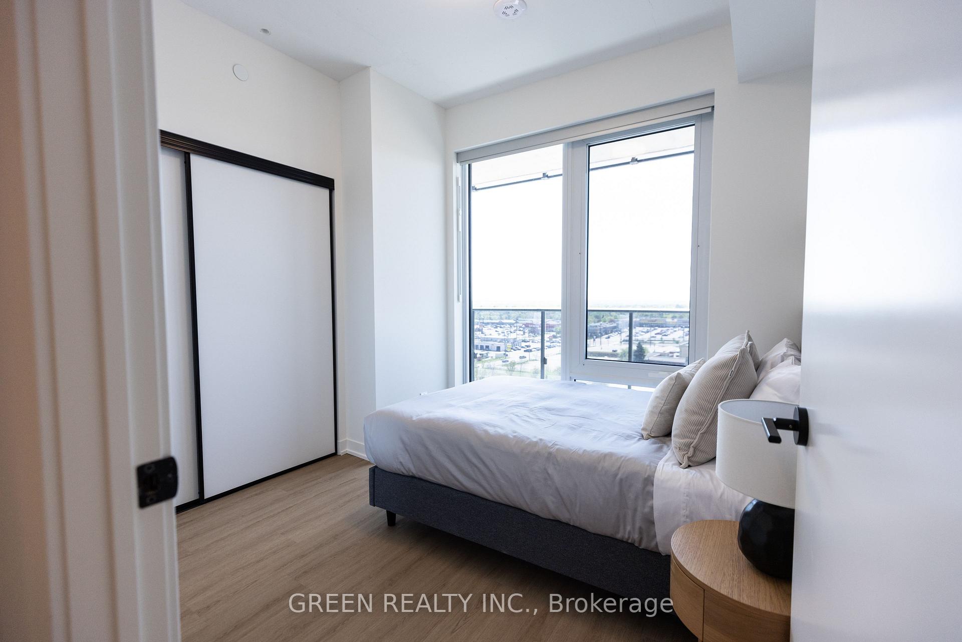 Photo 5 of Unit 1903, 17645 Yonge Street, Newmarket, Huron Heights-Leslie Valley — HOMEH