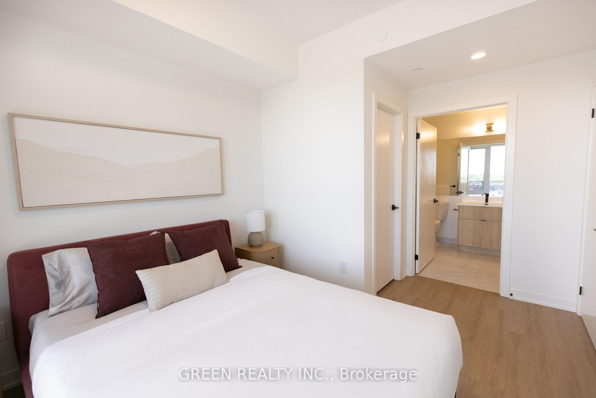 Photo 6 of Unit 1903, 17645 Yonge Street, Newmarket, Huron Heights-Leslie Valley — HOMEH