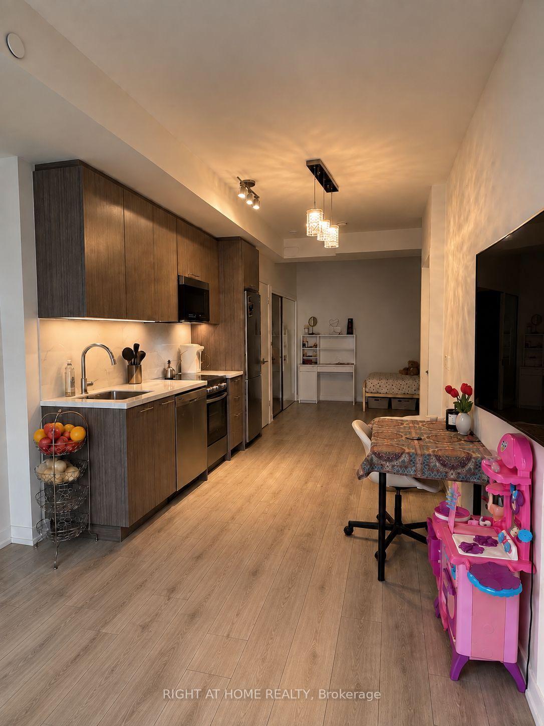 Photo 4 of Unit TH09, 264 Finch Avenue E, North York, Newtonbrook East — HOMEH