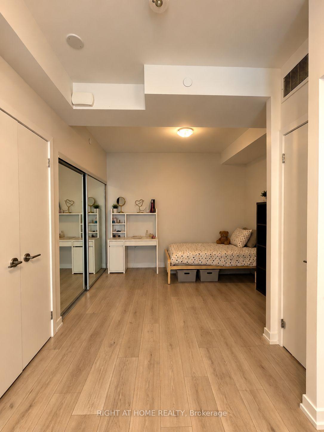 Photo 6 of Unit TH09, 264 Finch Avenue E, North York, Newtonbrook East — HOMEH