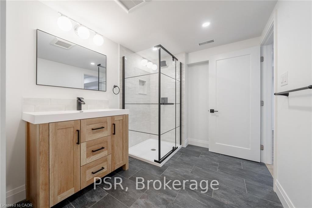 Photo 11 of Unit Lower, 5678 Woodland Boulevard, Niagara Falls, Hospital — HOMEH