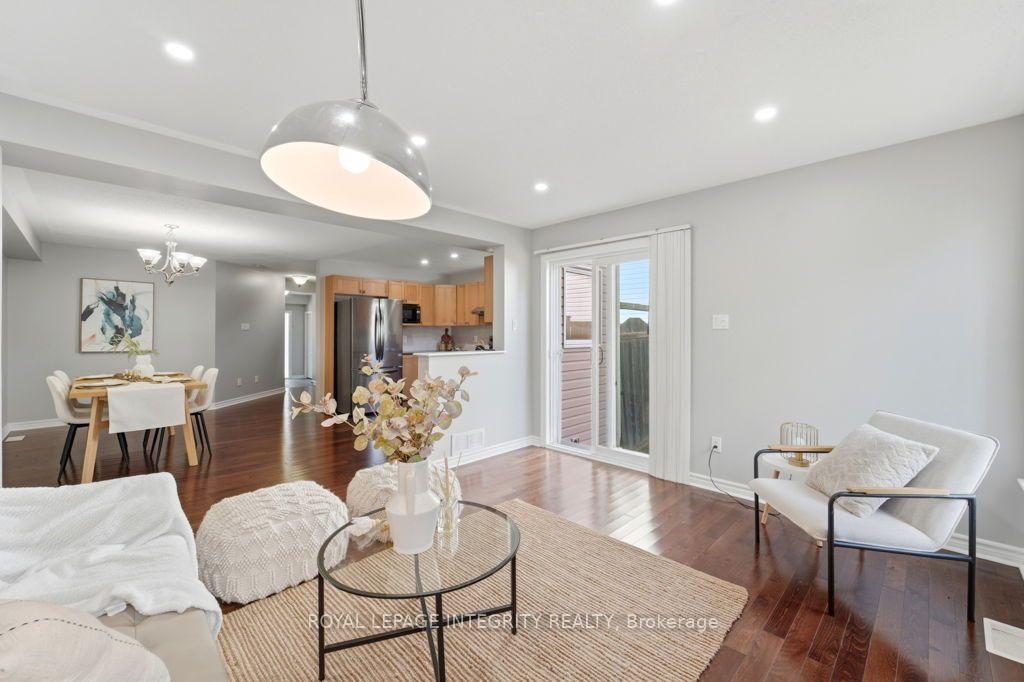Photo 10 of 209 Tewsley Drive, Ottawa, Riverside South/Gloucester Glen — HOMEH