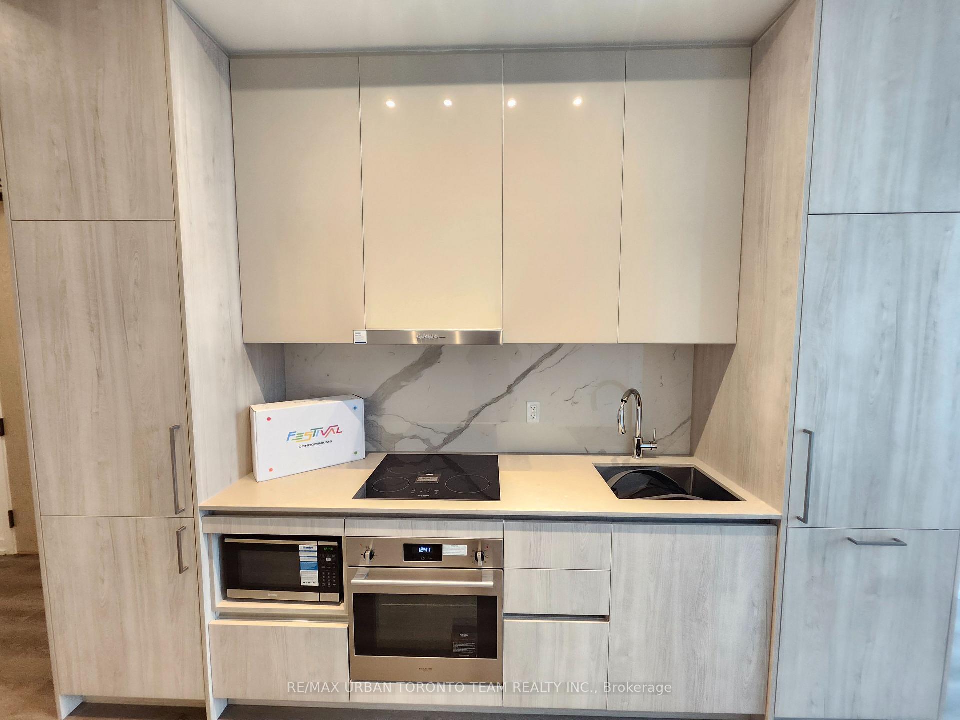 Photo 3 of Unit 6515, 225 Commerce Street, Vaughan, Vaughan Corporate Centre — HOMEH