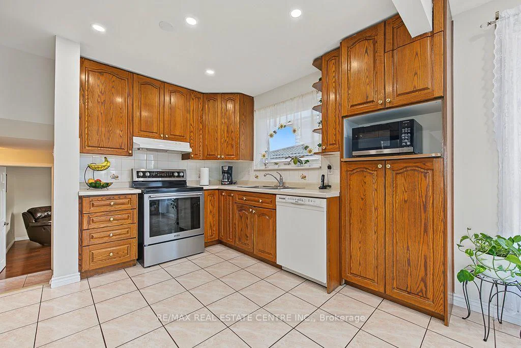 Photo 11 of 276 Bartley Bull Parkway, Brampton, Brampton East — HOMEH