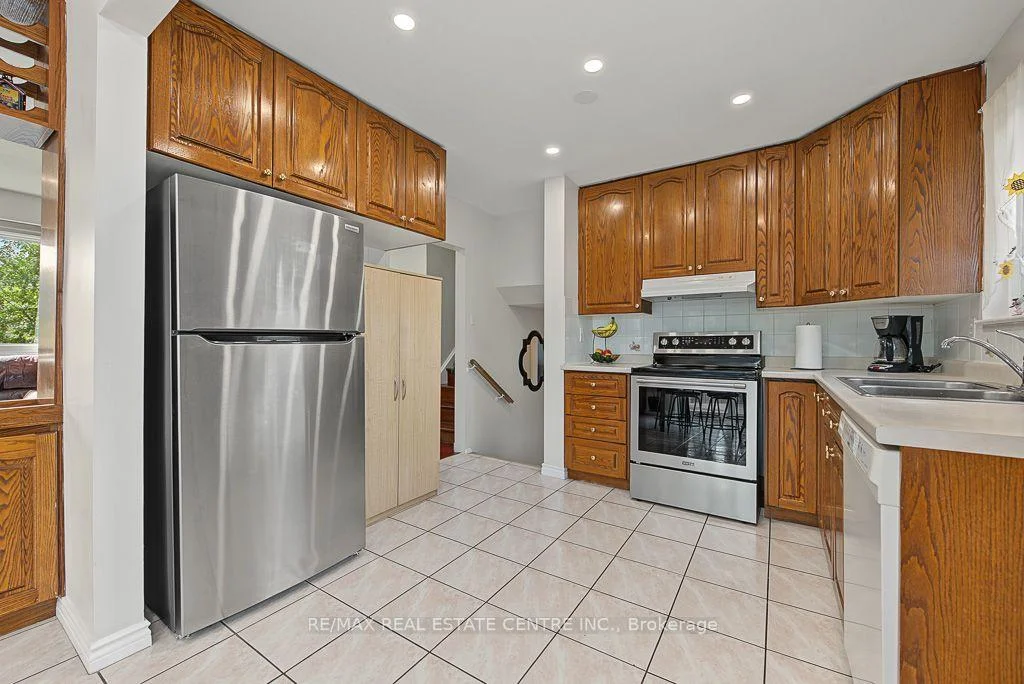Photo 13 of 276 Bartley Bull Parkway, Brampton, Brampton East — HOMEH