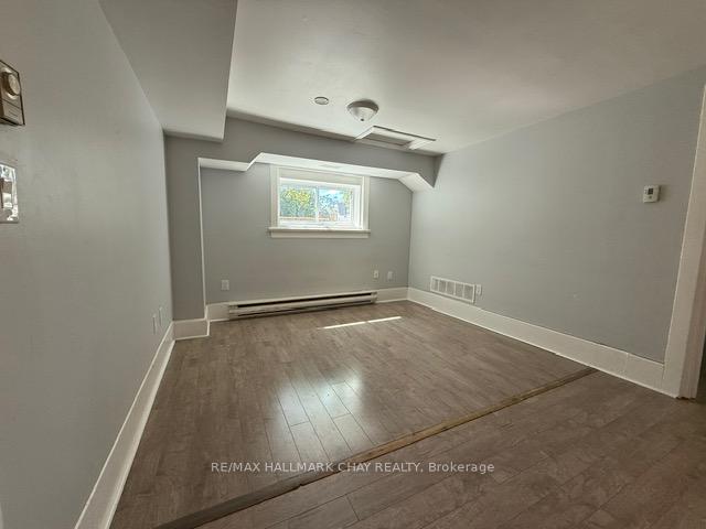 Photo 15 of 70 High Street, Barrie, Queen's Park — HOMEH
