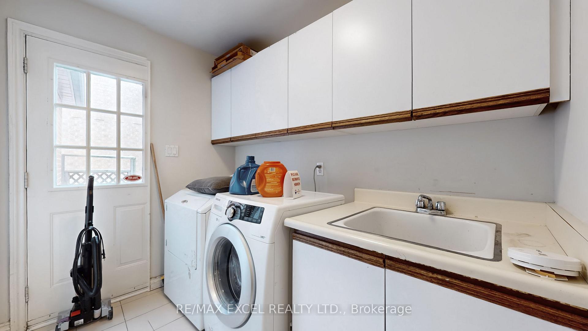 Photo 4 of 67 Rose Green Drive, Vaughan, Uplands — HOMEH