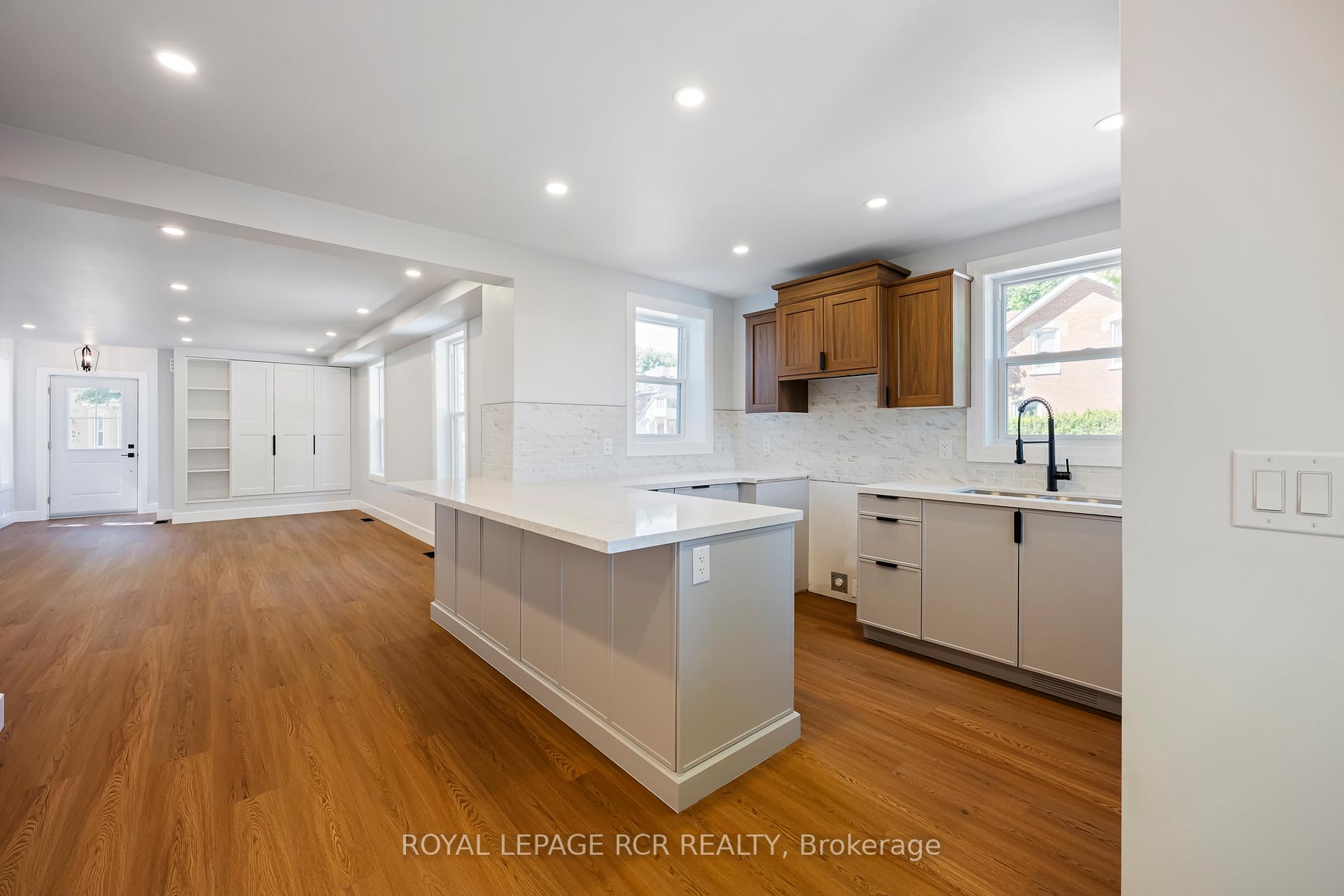 Photo 13 of 402 Main Street E, Shelburne — HOMEH