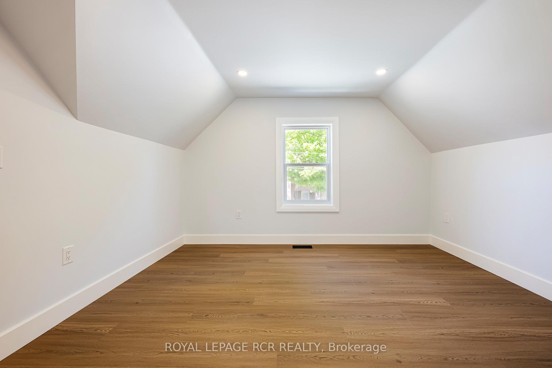 Photo 20 of 402 Main Street E, Shelburne — HOMEH