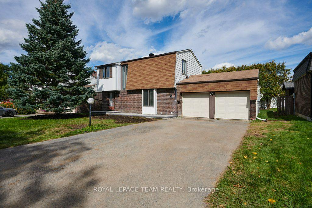 Photo 1 of 11 Elvaston Avenue, Ottawa, Craig Henry/Woodvale — HOMEH