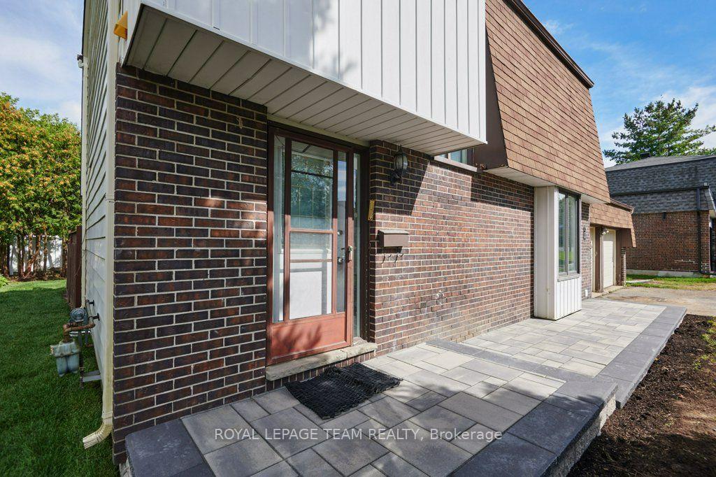Photo 3 of 11 Elvaston Avenue, Ottawa, Craig Henry/Woodvale — HOMEH