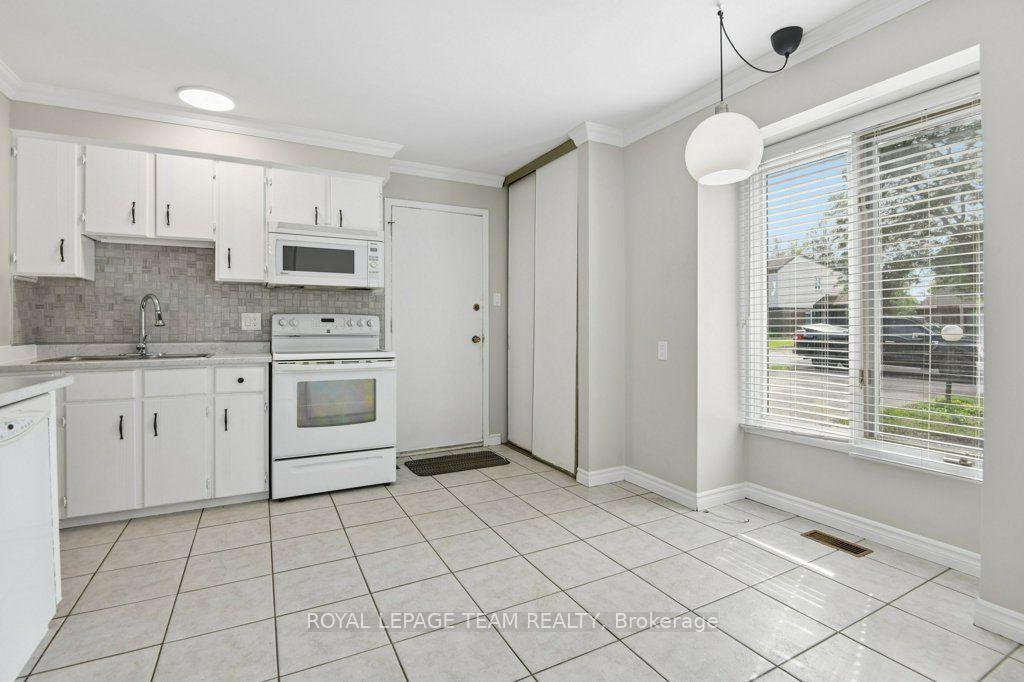 Photo 14 of 11 Elvaston Avenue, Ottawa, Craig Henry/Woodvale — HOMEH