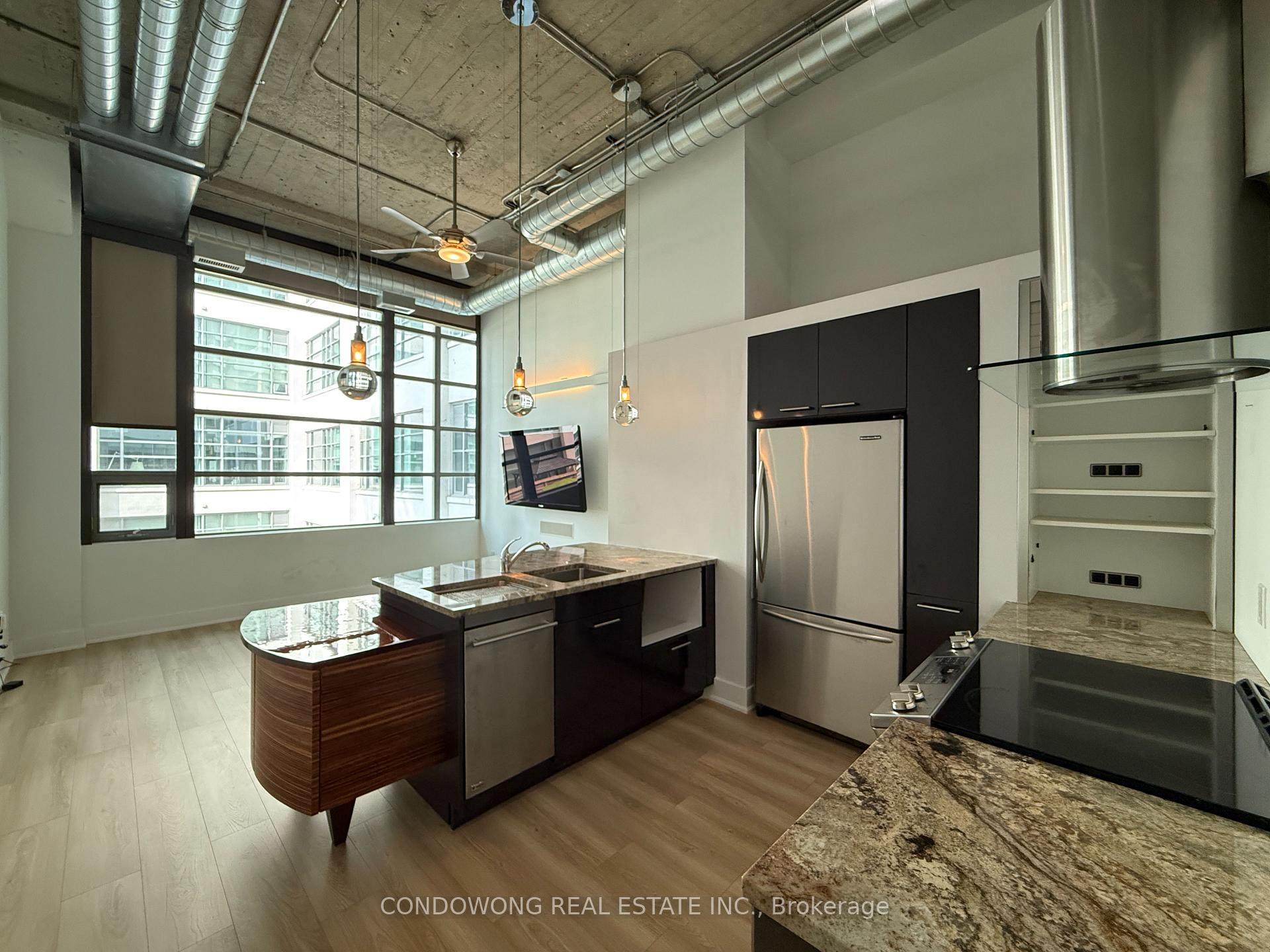 Front of Unit 331, 637 Lake Shore Boulevard W