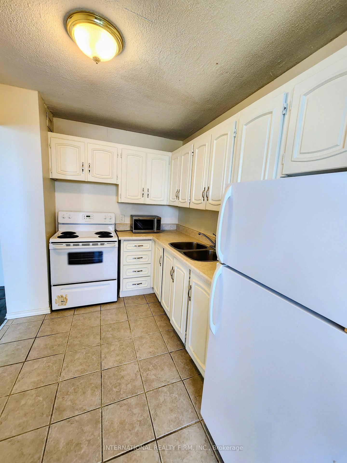 Photo 4 of Unit 1102, 215 Glenridge Avenue, St. Catharines, Glendale/Glenridge — HOMEH