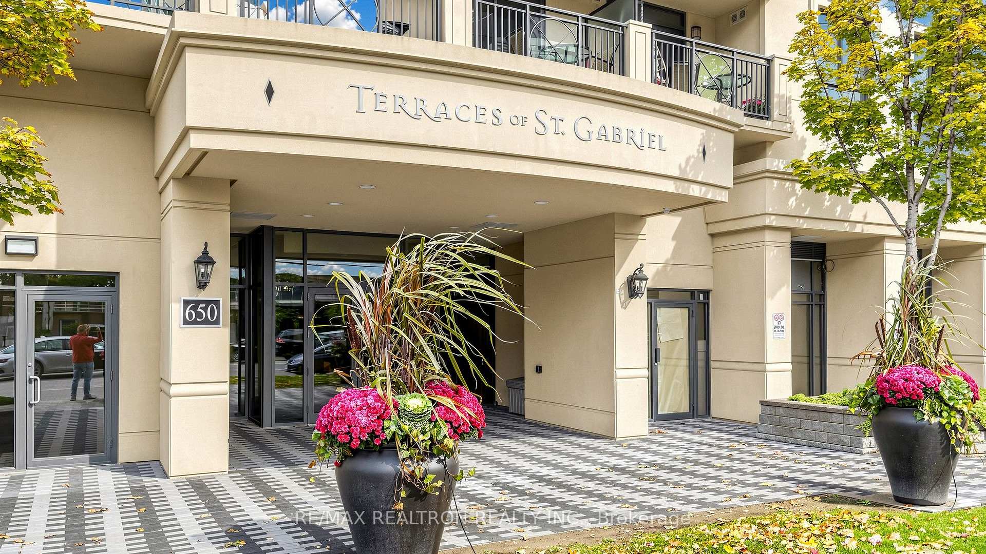 Photo 5 of Unit 412, 650 Sheppard Avenue E, North York, Bayview Village — HOMEH
